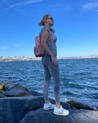 Krásne dobré ránko želám🙋‍♀️ verím, že ste si víkend užili 🥰 💁‍♀️predstavujem Vám našu novinku od Yastraby 🆕🆕🆕 velúrové...